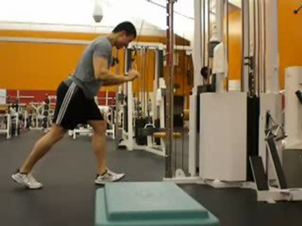 Kabloda Pushdown Örnek Cable cambered bar tricep extensions