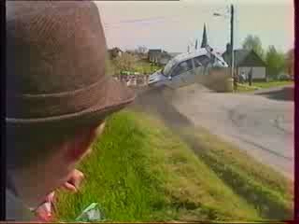 Clio Maxi crash
