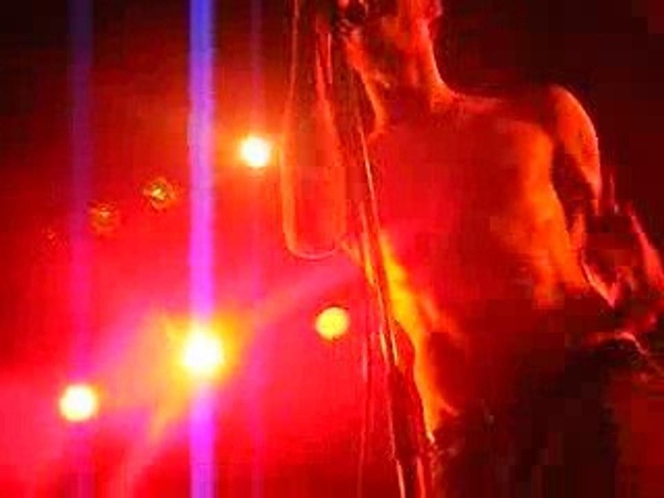 THE VIRGINS-RICH GIRL Live @ Olympic de Nantes