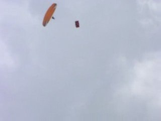 Parachutiste radio commandé