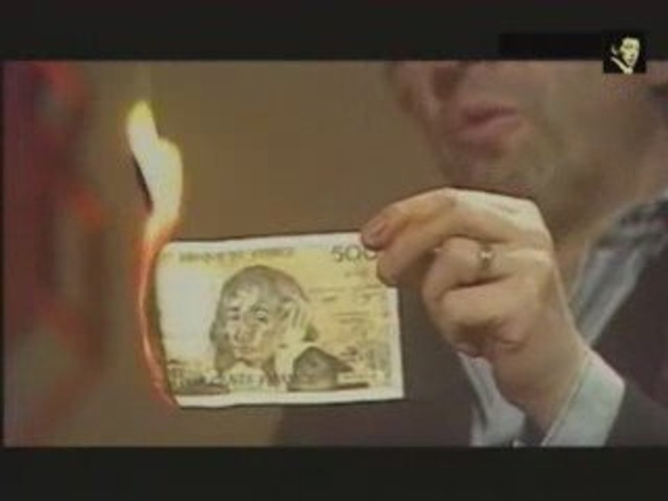 Gainsbourg brûle un billet de 500 Francs.