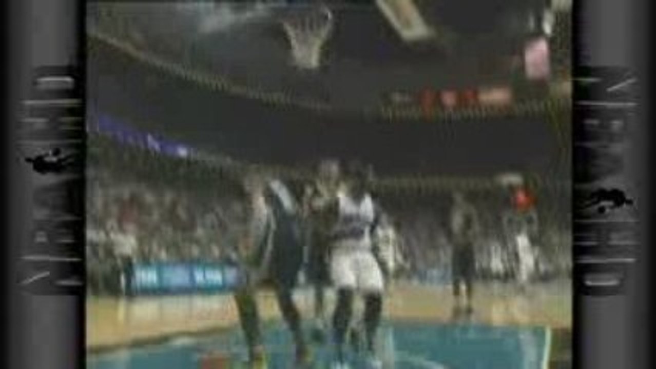 NBA Brandon Bass grabs the Vince Carter miss and jams it hom