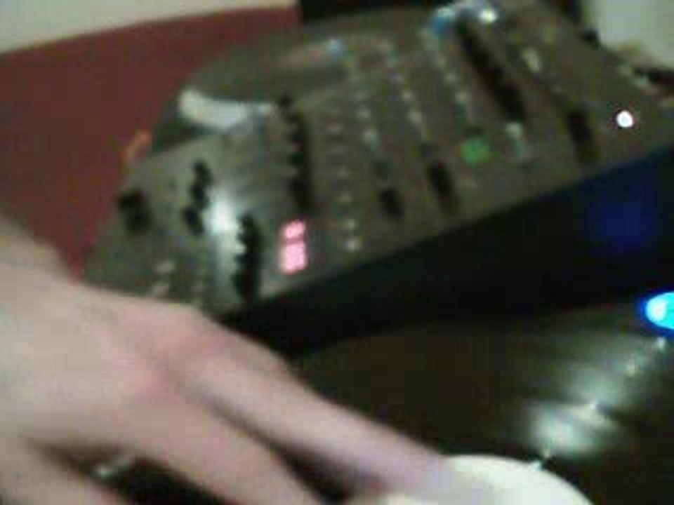 mix hardtek  avec des anciens sons