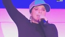 Diam's musulmane chante voilée au Maroc (live octobre 09)