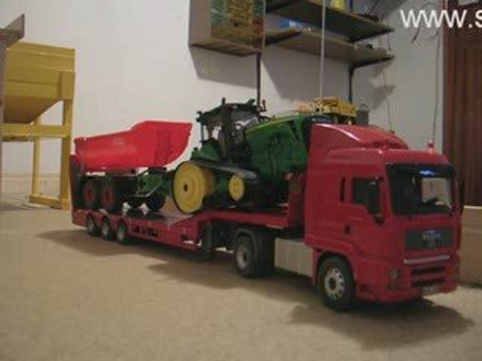 John Deere 8430 T Siku Control wird mit Krampe Half-Pipe