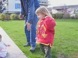 Alice et le chat invisible, Lucie et Papy.