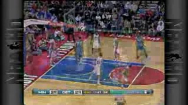 NBA Ryan Hollins throws it down amongst two defenders.