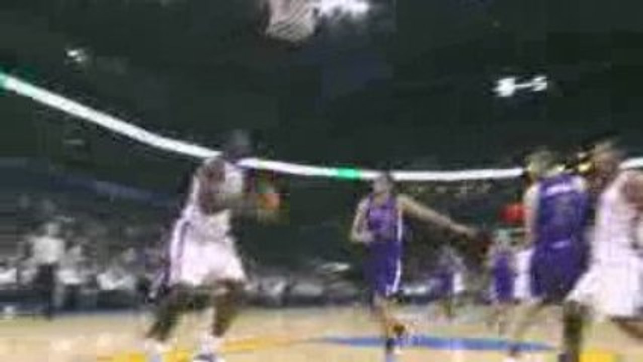 NBA Jeff Green takes the pass, gets fouled and slams it home