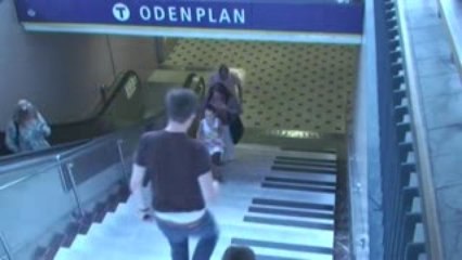 Piano stairs - TheFunTheory.com - Rolighetsteorin.se