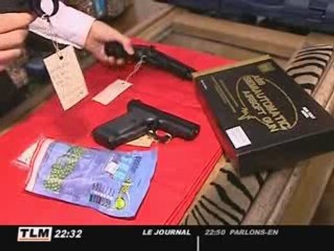 Tir de pistolets à billes dans une cour d'école (Lyon)