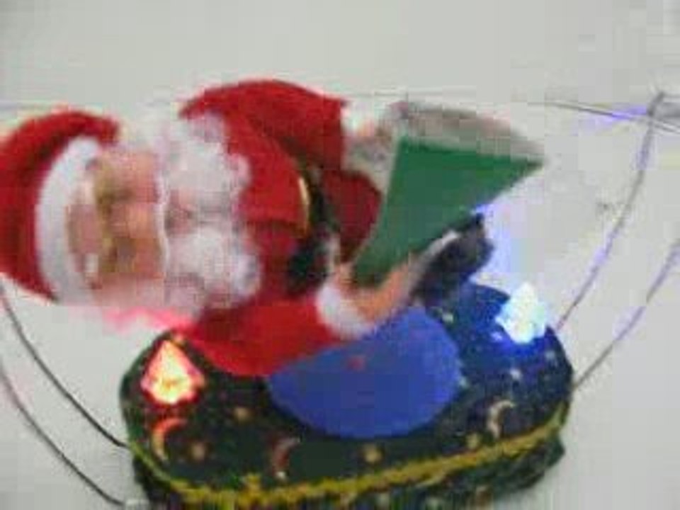 PERE NOEL AUTOMATE SUR SON HAMAC