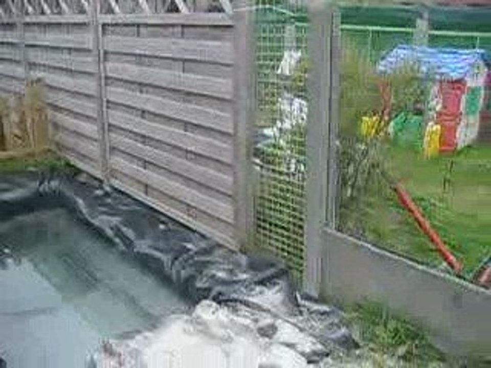 PETITE VIDEO DE MON BASSIN EN COURS DE CONSTRUCTION