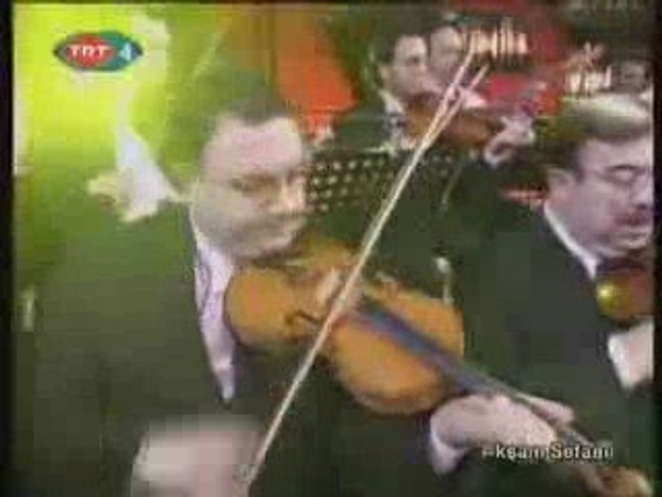 Gözlerin bir içim su içim yandı doğrusu koro