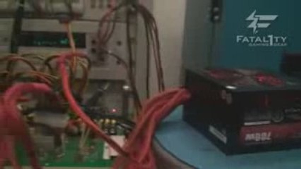 Fatal1ty 700W PSU by OCZ