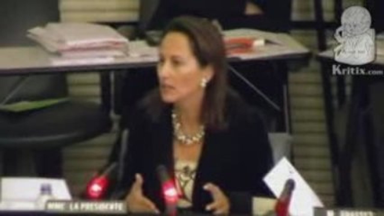 Filière laitière : Ségolène Royal combat "une tragédie"