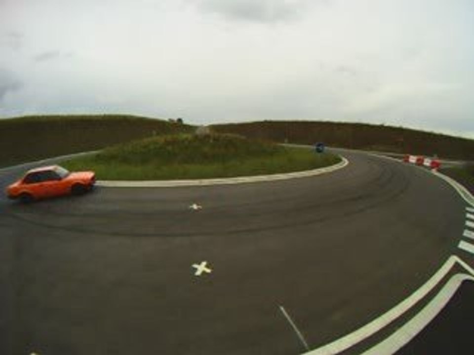 rond point e30 illegal drifting