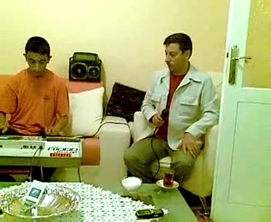 POPSTAR MÜFTÜ ADNAN ZEKİ BIYIK OKUYOR---KORE MARŞI