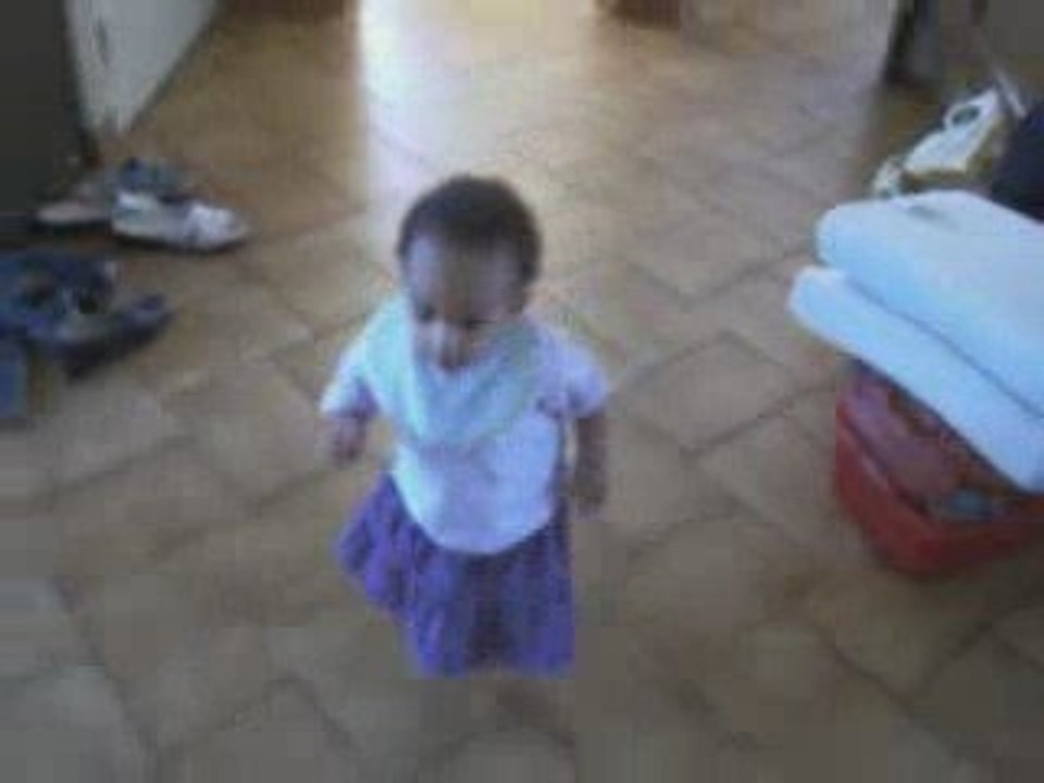 juliette marche de plus en plus vite!