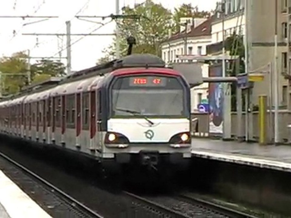 MS61 : Départ de la gare de Nanterre Ville sur la ligne A du RER