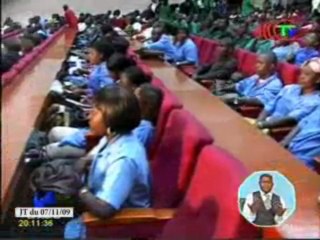 André Okombi Salissa et les étudiants de son département