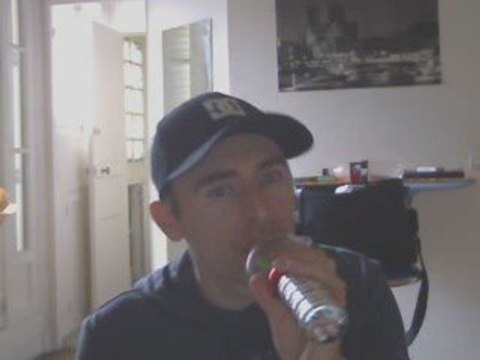 Wiwi égratigne In too deep de Sum41