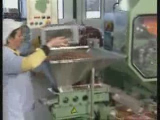 L'enveloppage des Bonbons Barnier