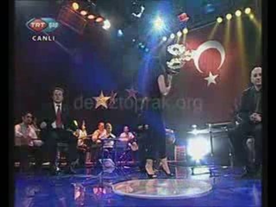 Deniz Toprak - Hazan Nedir [Canlı Perfomans]