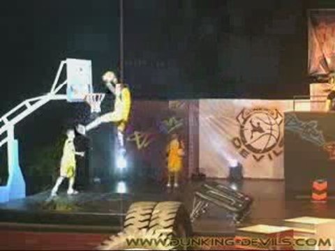 Muthis Bir Gösteri - Www.DostlukVadisi.Org