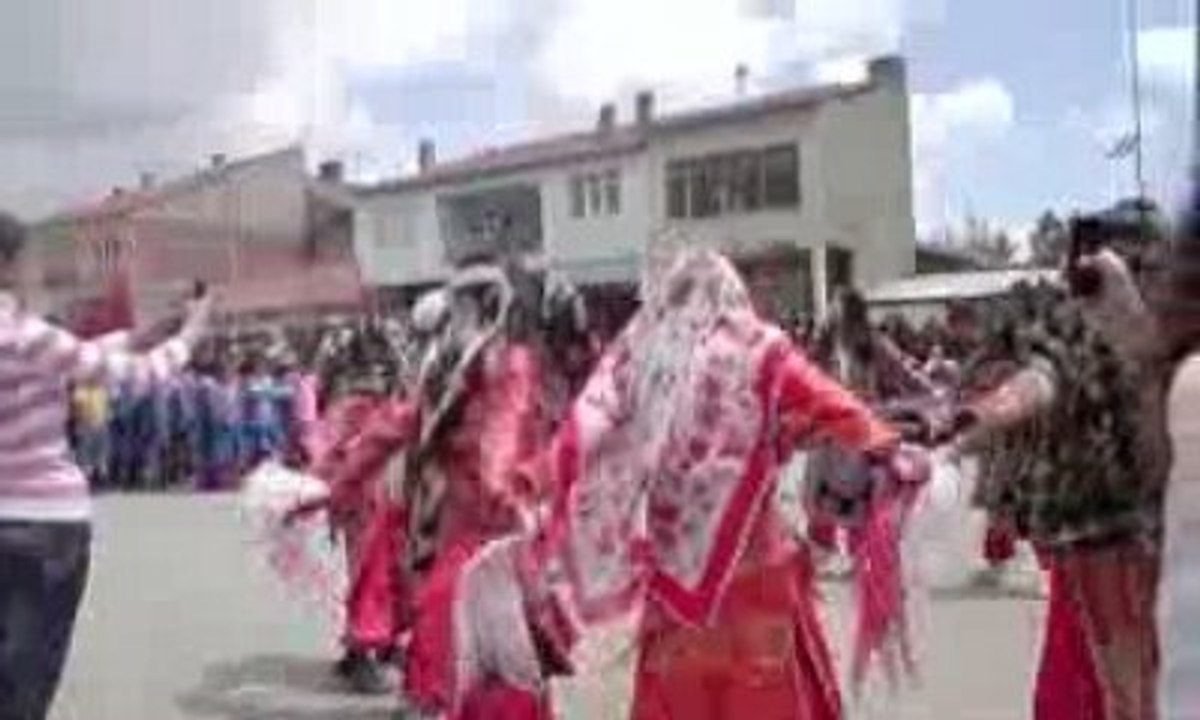 yeniçubuk 23 nisan folklör gösterisi