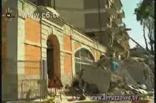 Il crollo della casa dello studente: i nomi degli indagati