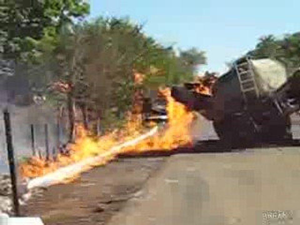 Tir esplode durante rifornimento