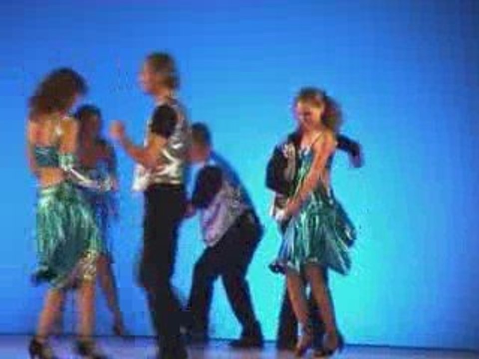 Ange danse au festival salsa de Valbonne Oct-2009