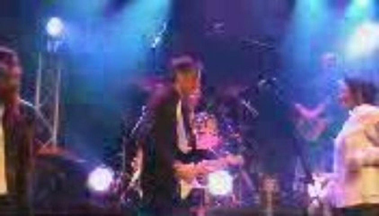 100% live - The wall