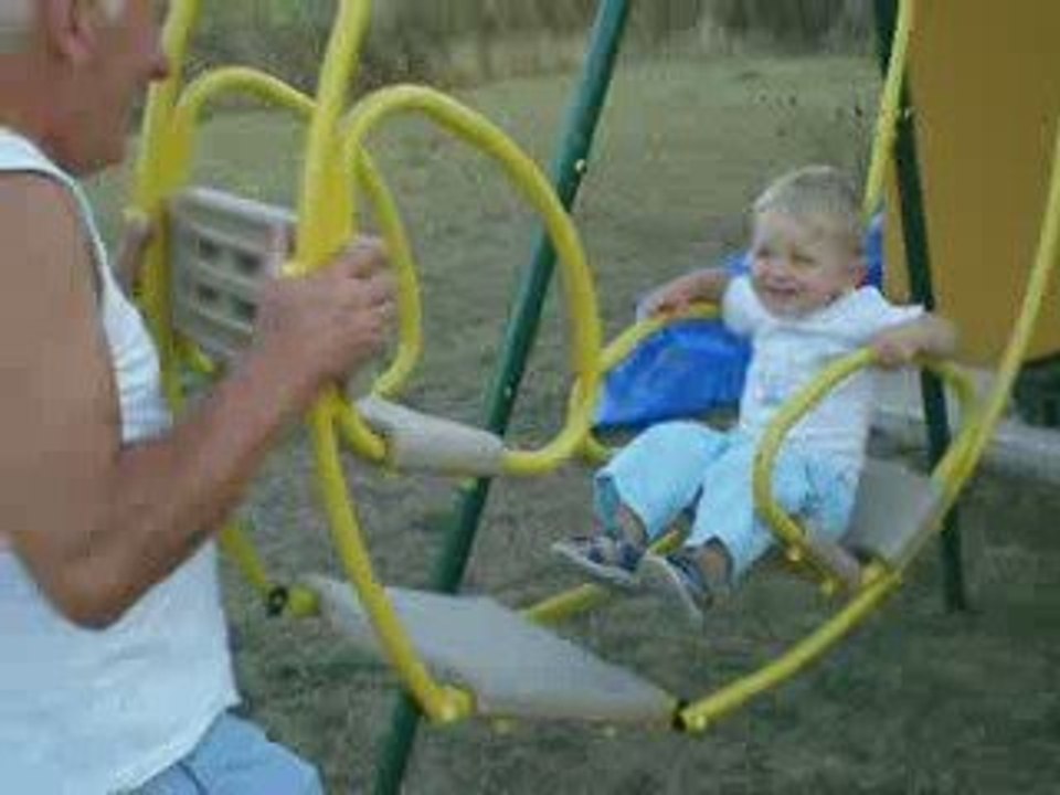 Balancoire avec Papy