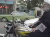 İmam İman gücüyle Motor sürüyor