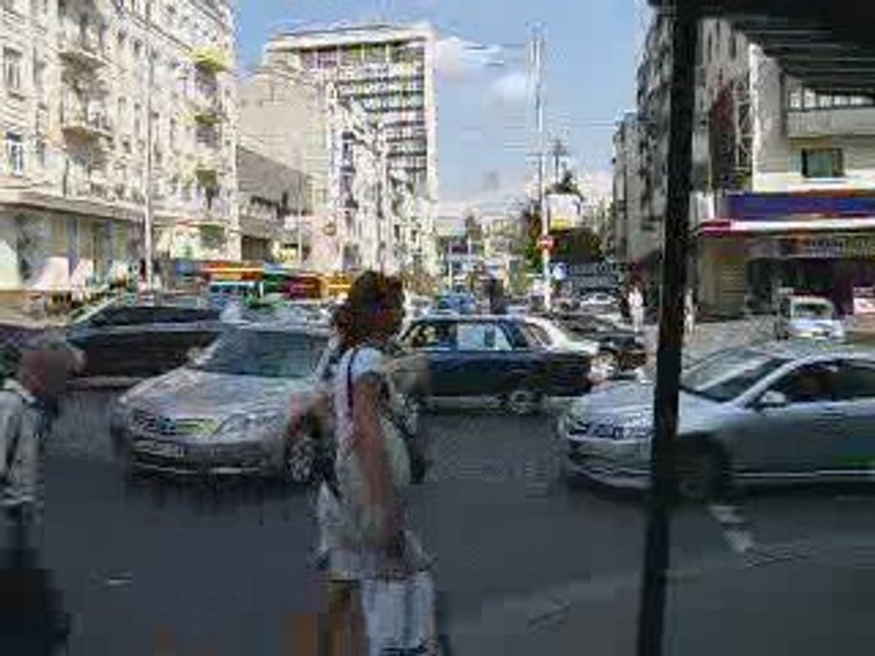Kiew-VerkehrKreuzung-1