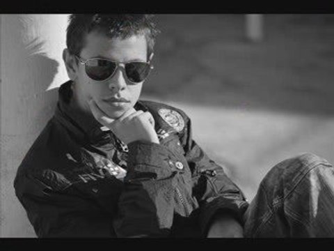 Akon-Beautiful Ft. Colby O'Donis, Kardinal Offishall And Mar