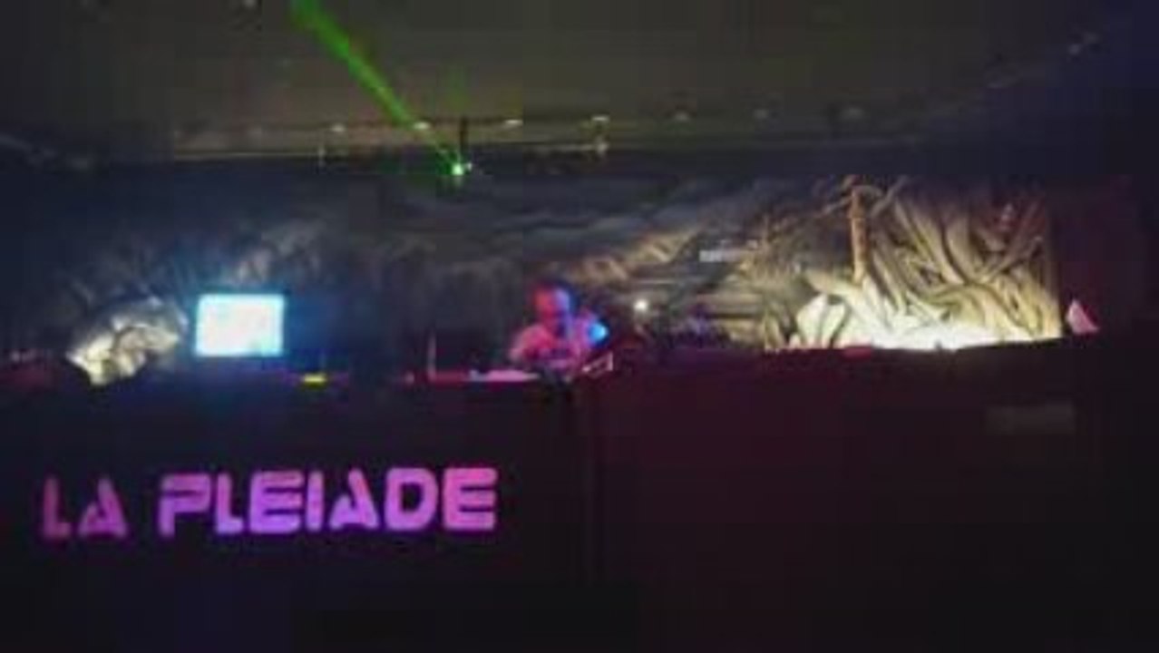 Daryl Corn Flexx @ MolodoÏ - La Pléiade Party