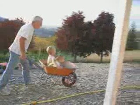 Tour de brouette pour Maxime et Anais