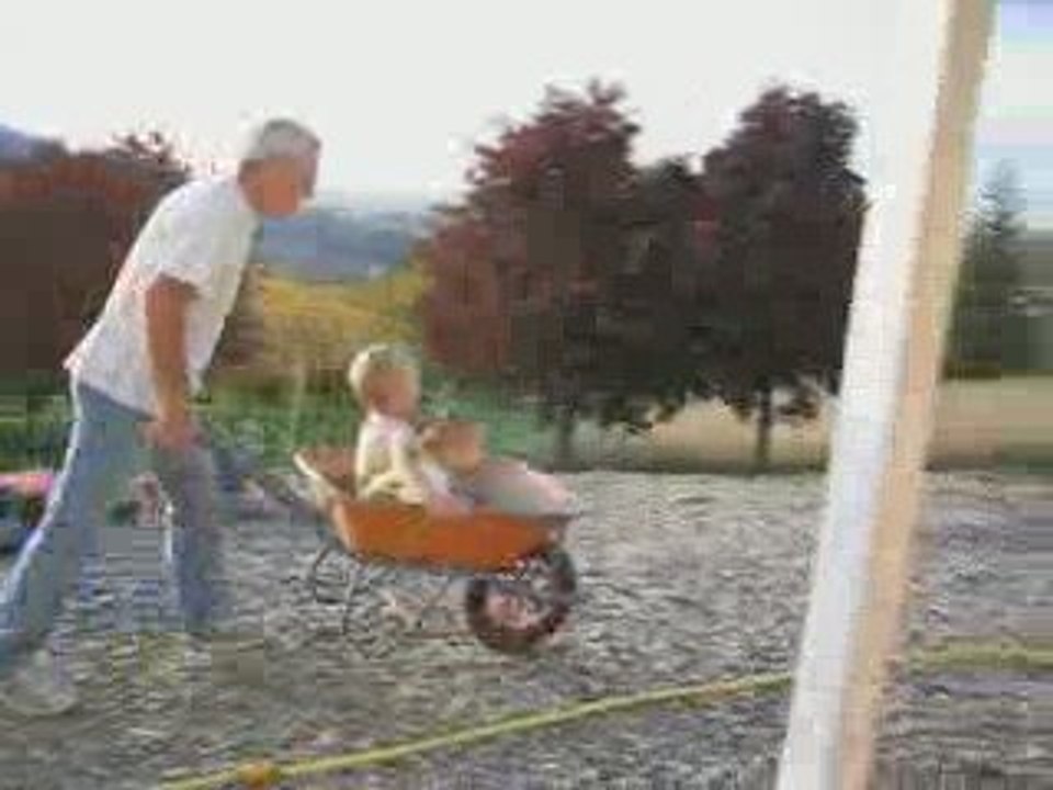 Tour de brouette pour Maxime et Anais