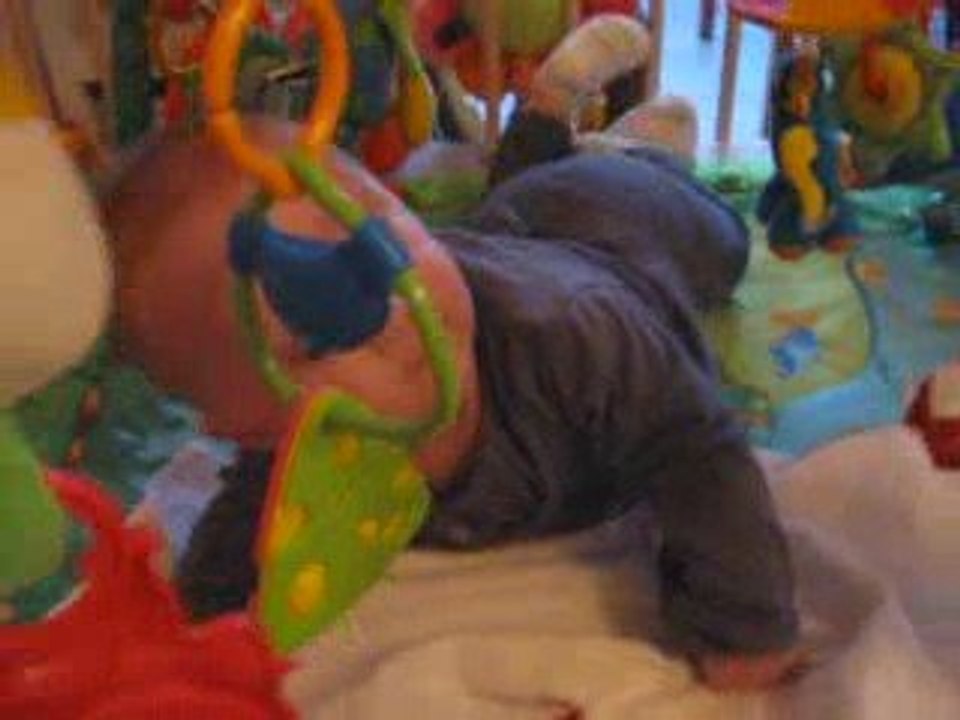 Agathe se retourne toute seule