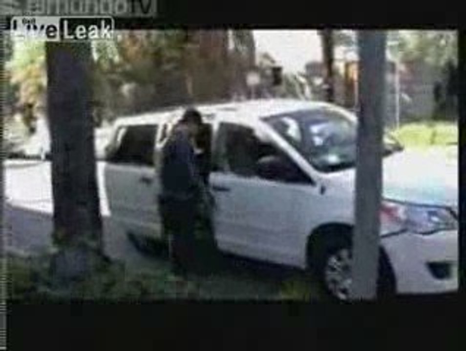 Brad Pitt chute à moto!!!