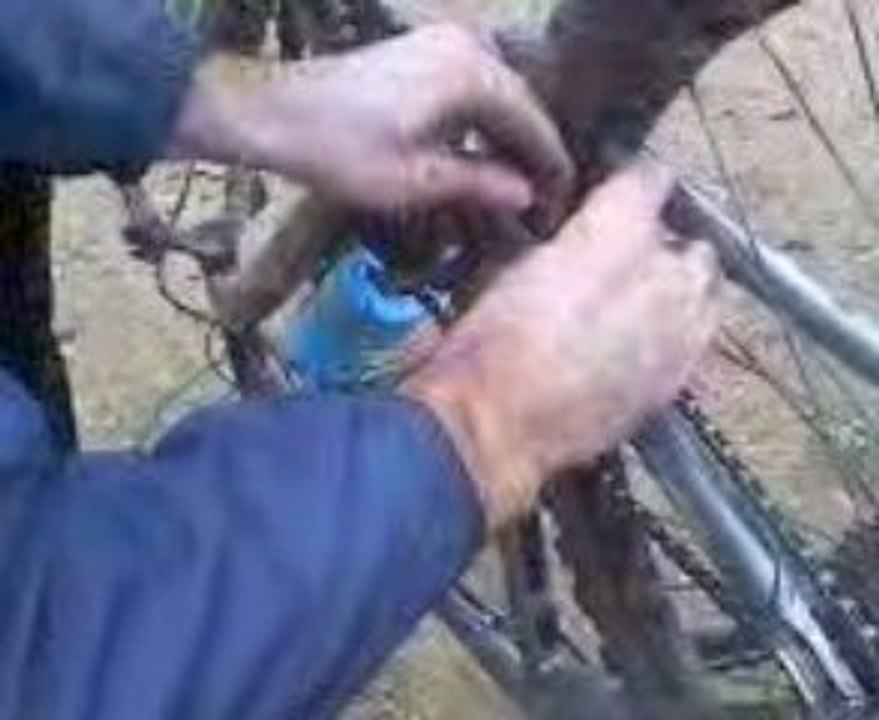 Nico casse son dérailleur arrière !!!