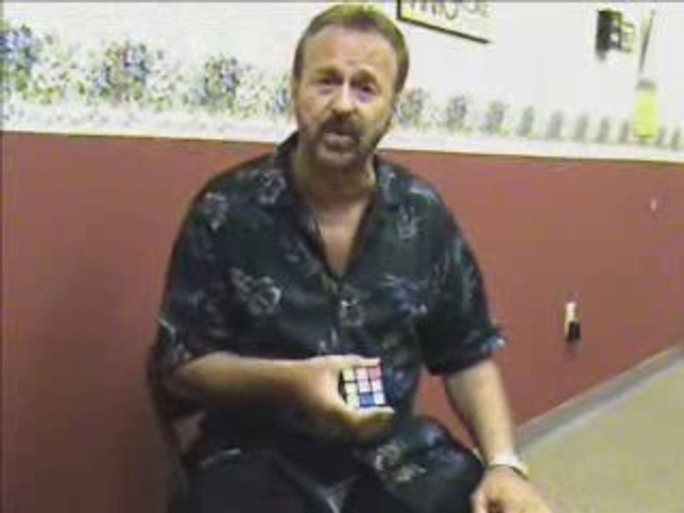 Learn close up street magic tricks to pick up girls