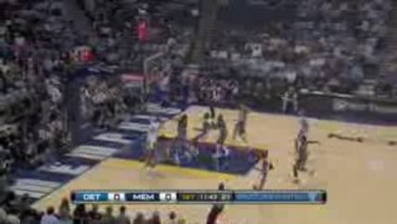 NBA Tayshaun Prince slams it home against the Memphis Grizzl