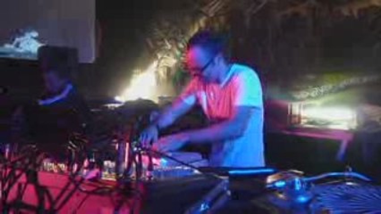 2. Daryl Corn Flexx @ MolodoÏ - La Pléiade Party