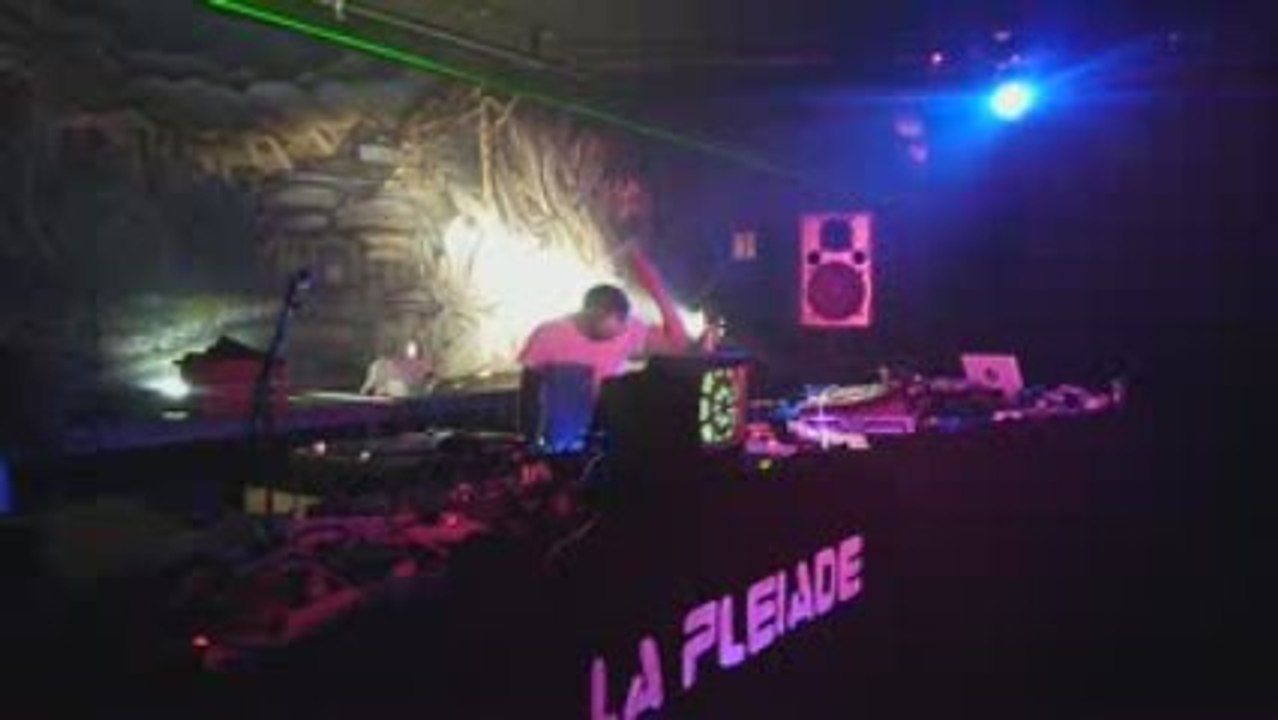 3. Daryl Corn Flexx @ MolodoÏ - La Pléiade Party