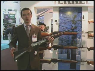 Merkel : La carabine semi-automatique SR1.