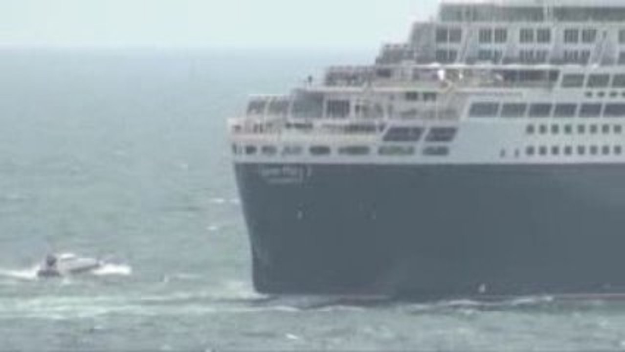 le Paquebot Queen Mary II au Phare du Minou A Brest Bretagne