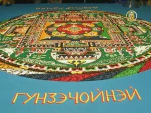 Тибетские монахи рисуют в Санкт-Петербурге